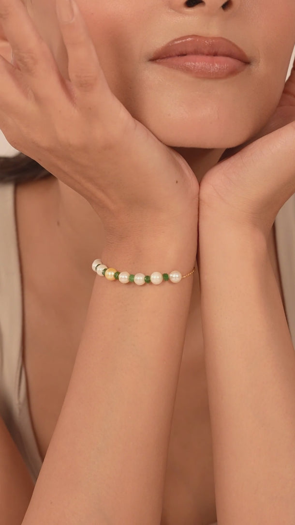 Woman showing her 14K Gold Swarnamukta Emerald & Pearl Bracelet 